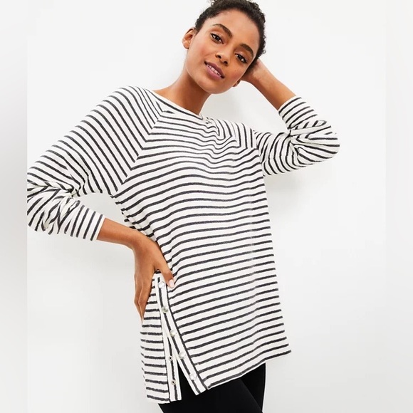 🎯NWT Lou & Grey Striped Side Snap Sweatshirt Size Small - Picture 1 of 10